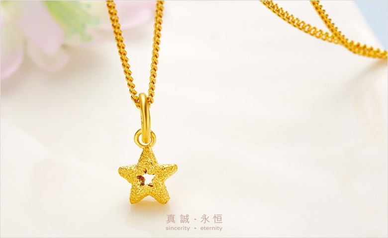 周大福光沙星星足金黄金吊坠