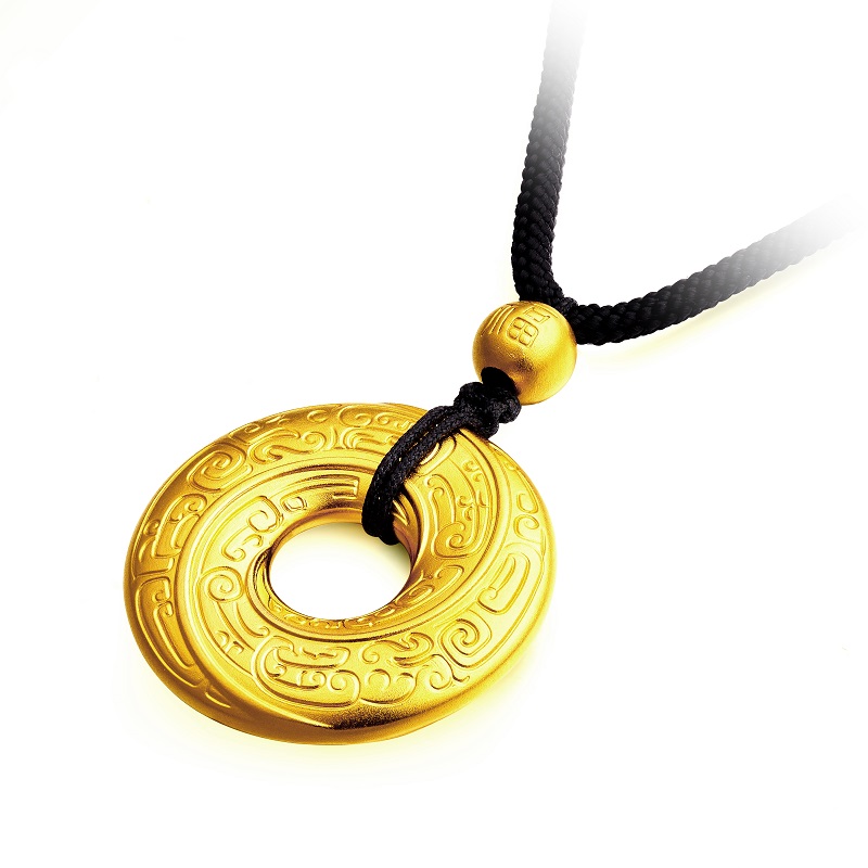 周大福传承系列龙纹平安扣黄金实心吊坠