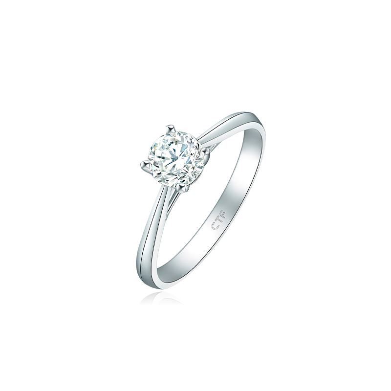 周大福1961系列18k金白经典简约四爪求婚钻石戒指