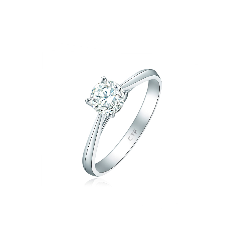 周大福1961系列18k金白经典简约四爪求婚钻石戒指
